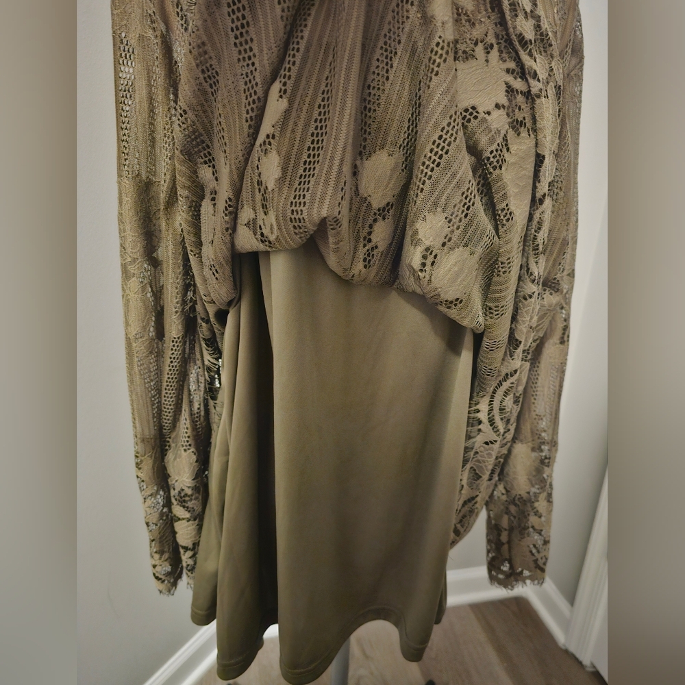 Est. 1946 Army Green Floral Lace Flowy Tunic Plus Size 26/28W New without Tags - Picture 4 of 6